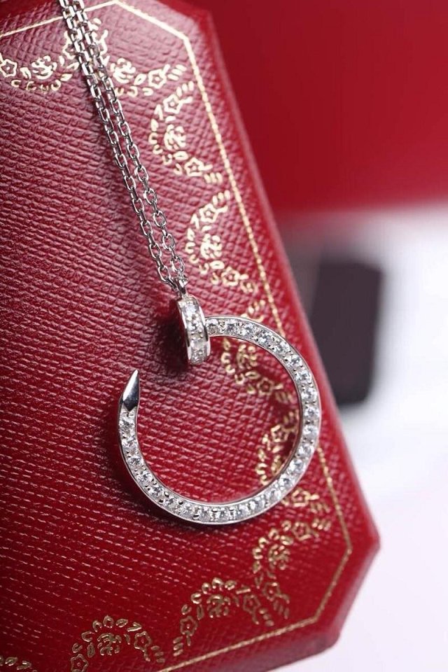 Cartier juste un clou necklace B7224512