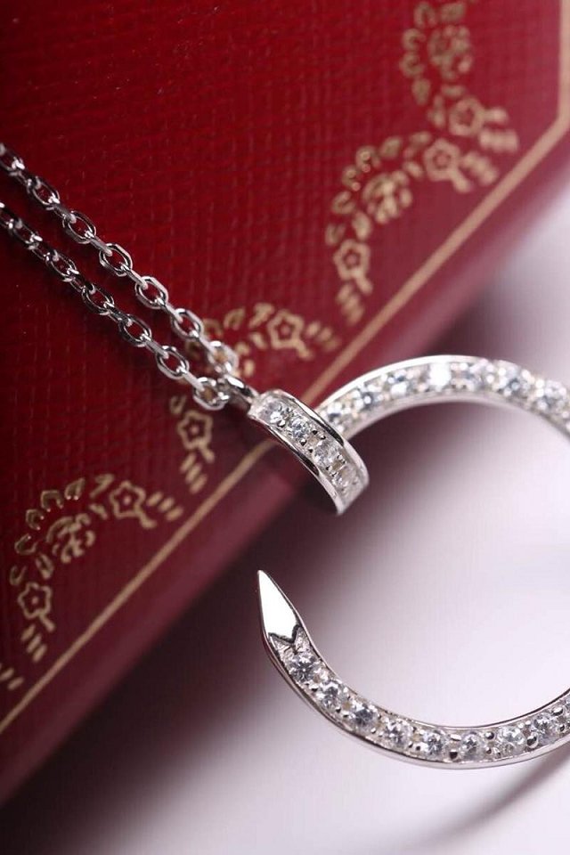 Cartier juste un clou necklace B7224512