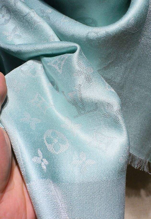 2020 louis vuitton top quality silk scarf L568 light green&silver