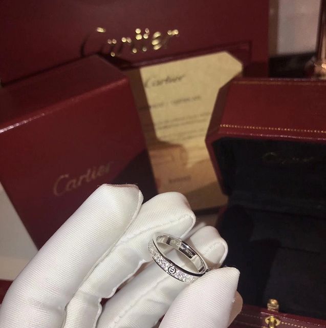 Cartier love ring B4218000