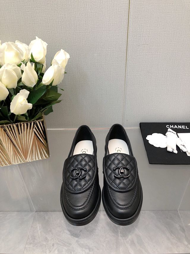 CC lambskin loafers CH0304