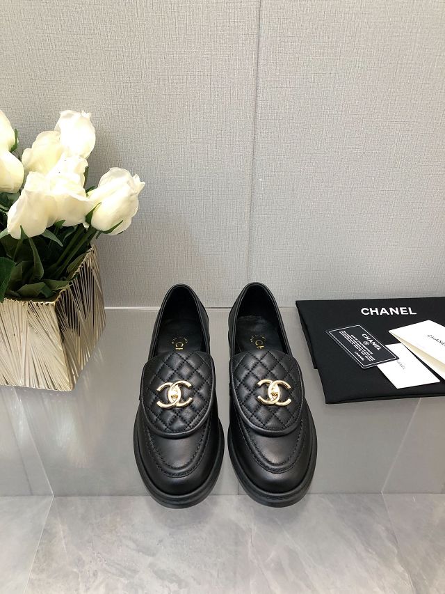 CC lambskin loafers CH0304